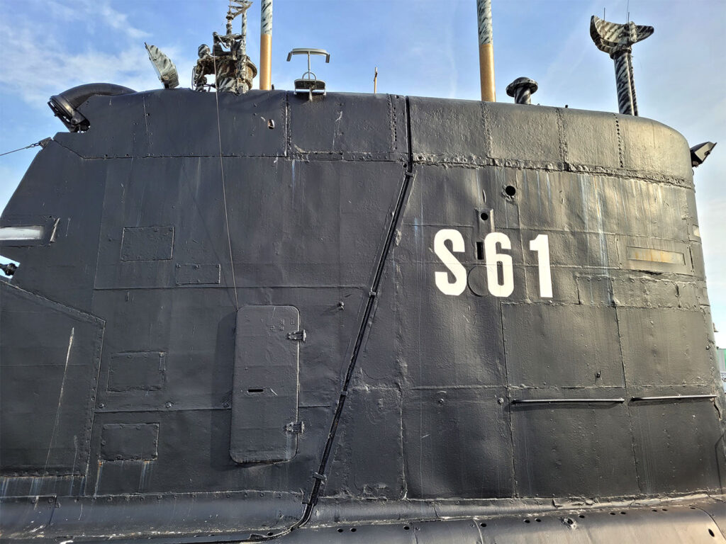 Närbild på ubåten S-61 Delfín.